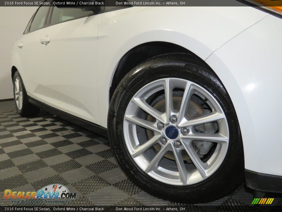 2016 Ford Focus SE Sedan Oxford White / Charcoal Black Photo #3