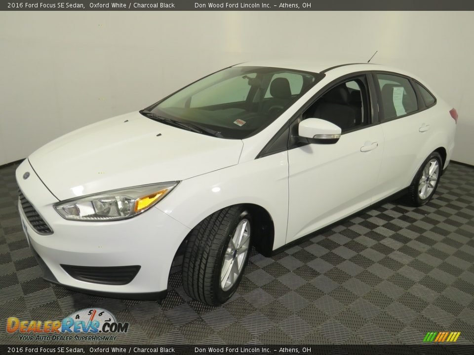 2016 Ford Focus SE Sedan Oxford White / Charcoal Black Photo #7