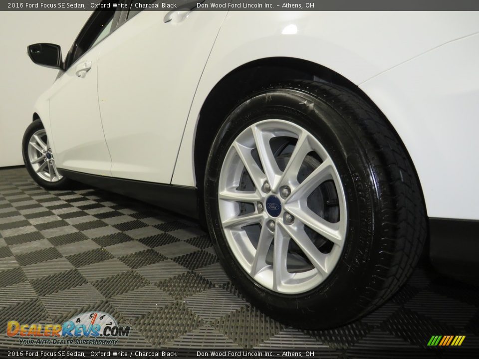 2016 Ford Focus SE Sedan Oxford White / Charcoal Black Photo #10
