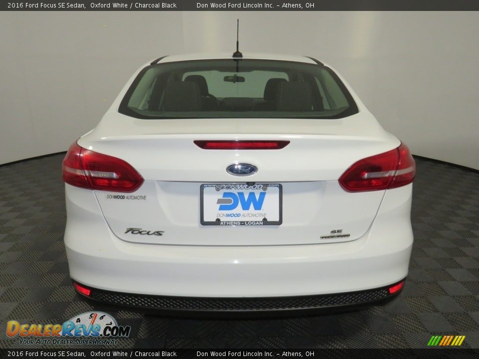 2016 Ford Focus SE Sedan Oxford White / Charcoal Black Photo #11