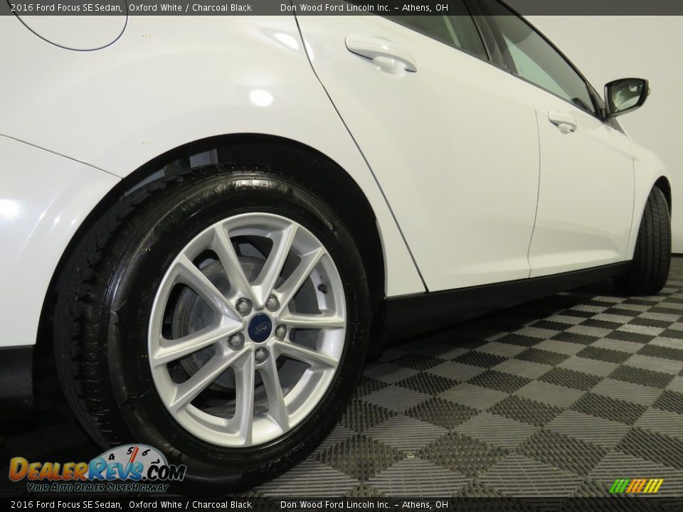 2016 Ford Focus SE Sedan Oxford White / Charcoal Black Photo #15