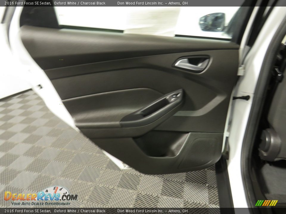 2016 Ford Focus SE Sedan Oxford White / Charcoal Black Photo #20