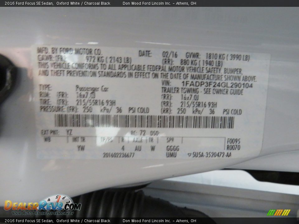 2016 Ford Focus SE Sedan Oxford White / Charcoal Black Photo #32