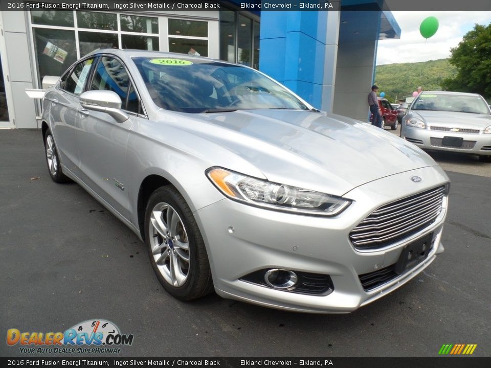 Front 3/4 View of 2016 Ford Fusion Energi Titanium Photo #4