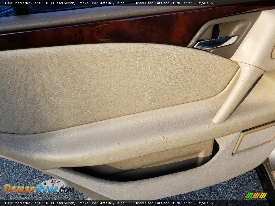 Door Panel of 1996 Mercedes-Benz E 300 Diesel Sedan Photo #15