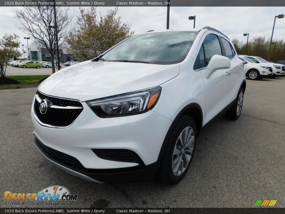 Front 3/4 View of 2020 Buick Encore Preferred AWD Photo #5