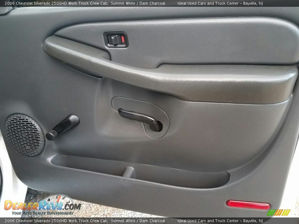 Door Panel of 2006 Chevrolet Silverado 2500HD Work Truck Crew Cab Photo #10