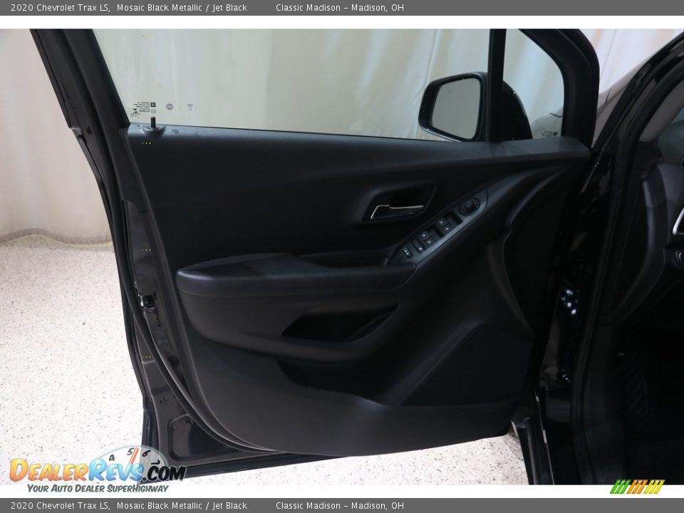 2020 Chevrolet Trax LS Mosaic Black Metallic / Jet Black Photo #15
