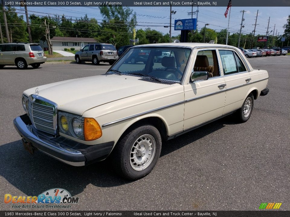 Front 3/4 View of 1983 Mercedes-Benz E Class 300 D Sedan Photo #1