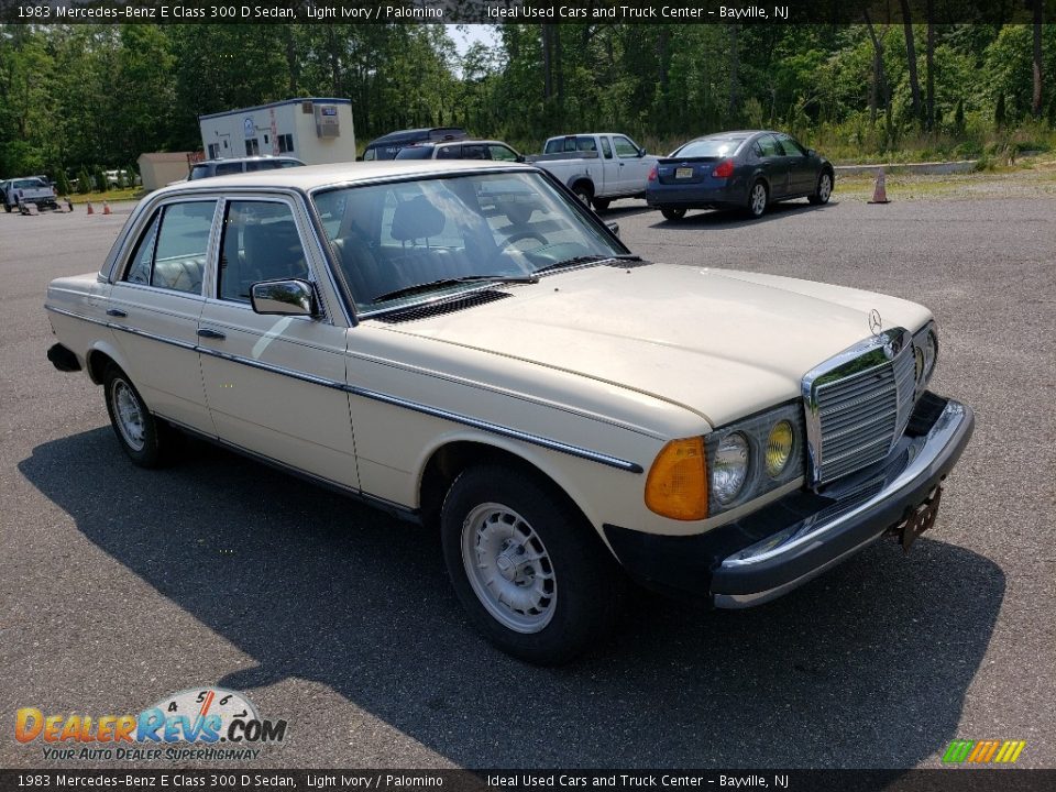 Light Ivory 1983 Mercedes-Benz E Class 300 D Sedan Photo #3