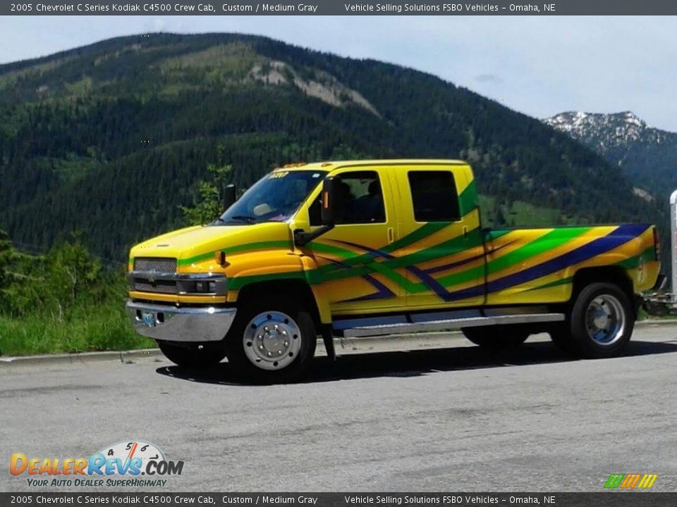 Front 3/4 View of 2005 Chevrolet C Series Kodiak C4500 Crew Cab Photo #1