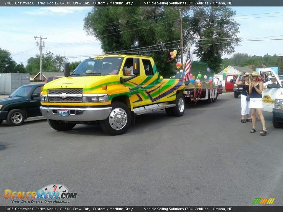 2005 Chevrolet C Series Kodiak C4500 Crew Cab Custom / Medium Gray Photo #5