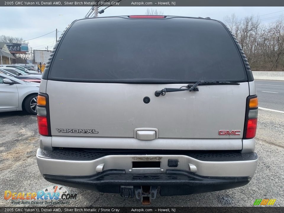2005 GMC Yukon XL Denali AWD Silver Birch Metallic / Stone Gray Photo #4