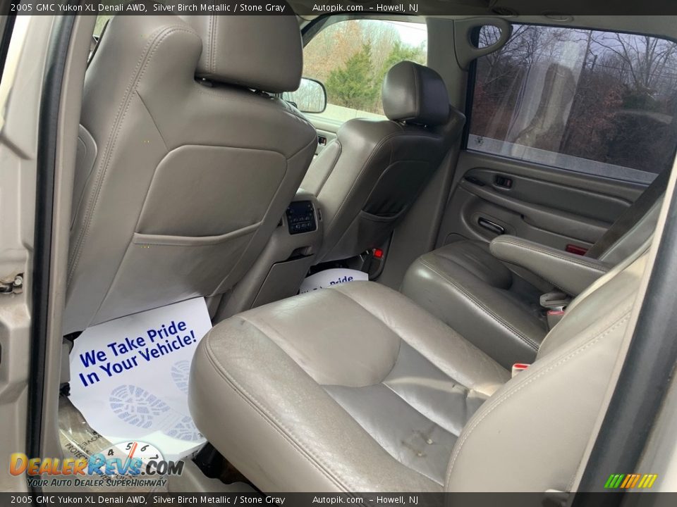 2005 GMC Yukon XL Denali AWD Silver Birch Metallic / Stone Gray Photo #12