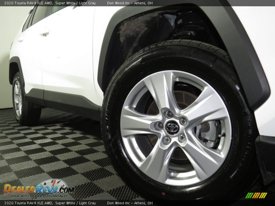 2020 Toyota RAV4 XLE AWD Super White / Light Gray Photo #3