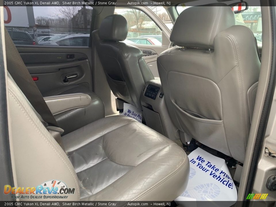 2005 GMC Yukon XL Denali AWD Silver Birch Metallic / Stone Gray Photo #15