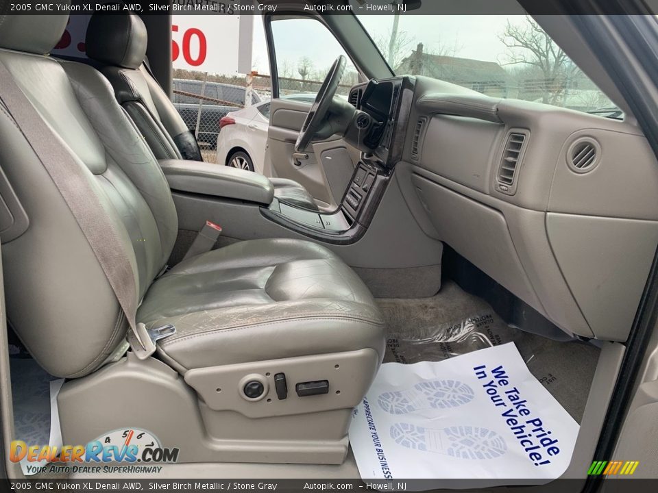 2005 GMC Yukon XL Denali AWD Silver Birch Metallic / Stone Gray Photo #16