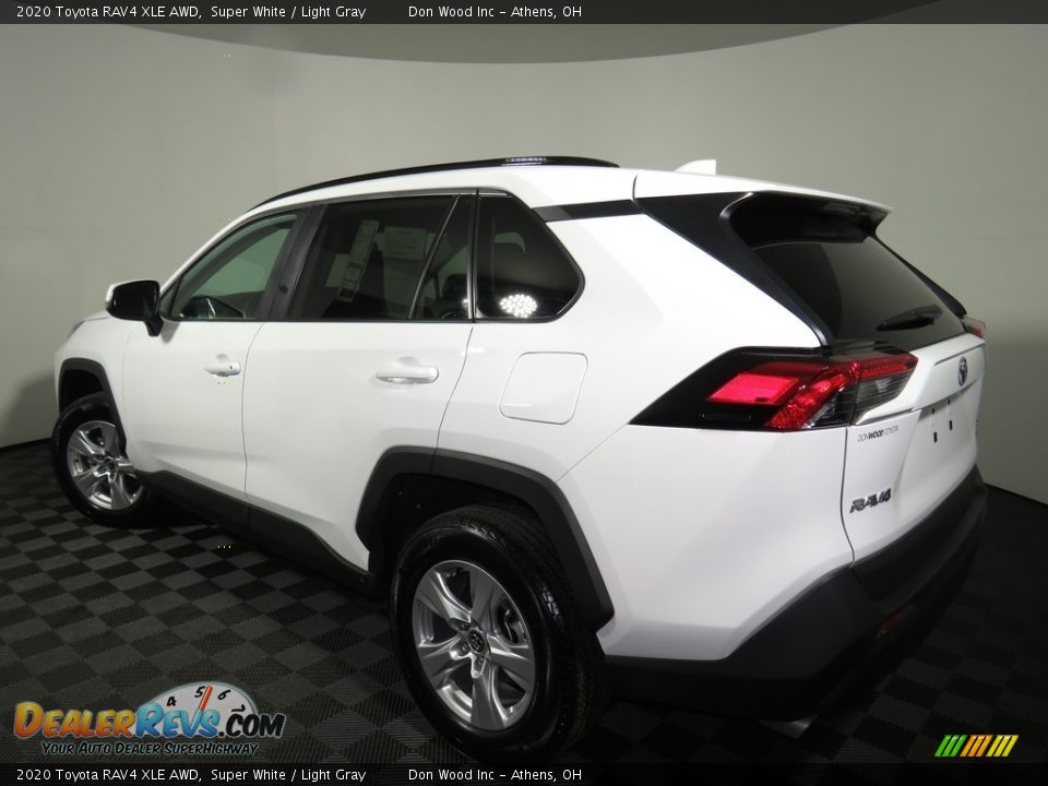 2020 Toyota RAV4 XLE AWD Super White / Light Gray Photo #9