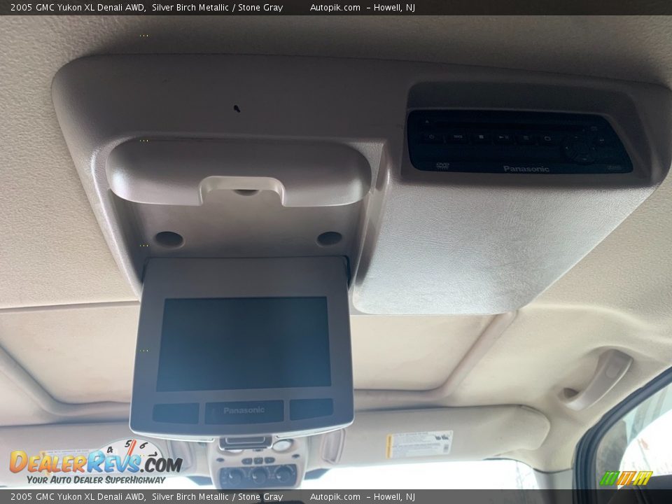 2005 GMC Yukon XL Denali AWD Silver Birch Metallic / Stone Gray Photo #19