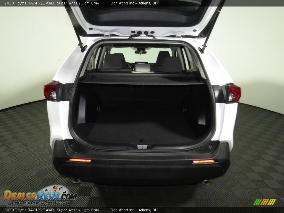 2020 Toyota RAV4 XLE AWD Super White / Light Gray Photo #12