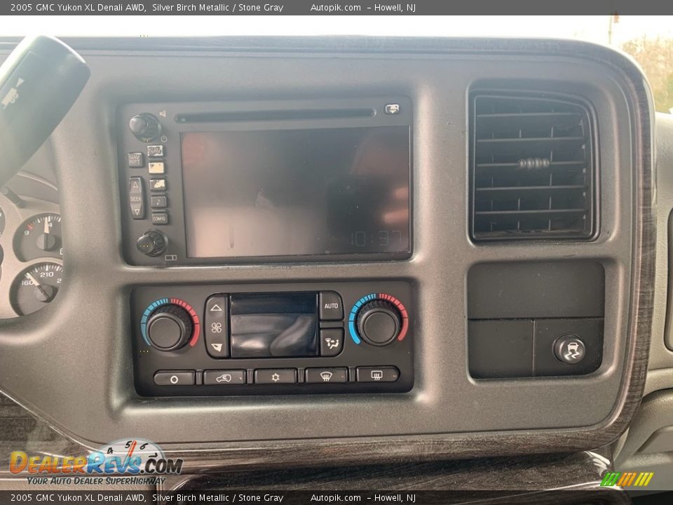 2005 GMC Yukon XL Denali AWD Silver Birch Metallic / Stone Gray Photo #21