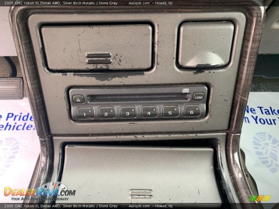 2005 GMC Yukon XL Denali AWD Silver Birch Metallic / Stone Gray Photo #22
