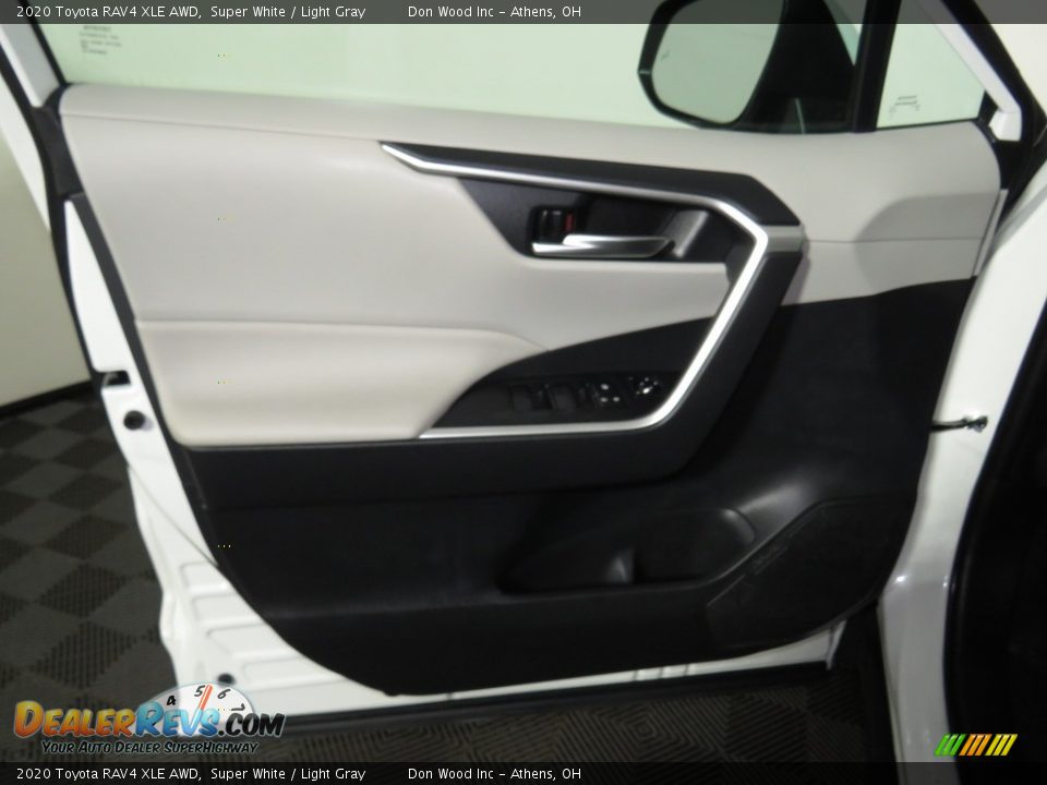 2020 Toyota RAV4 XLE AWD Super White / Light Gray Photo #17