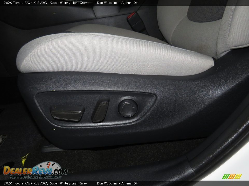 2020 Toyota RAV4 XLE AWD Super White / Light Gray Photo #18