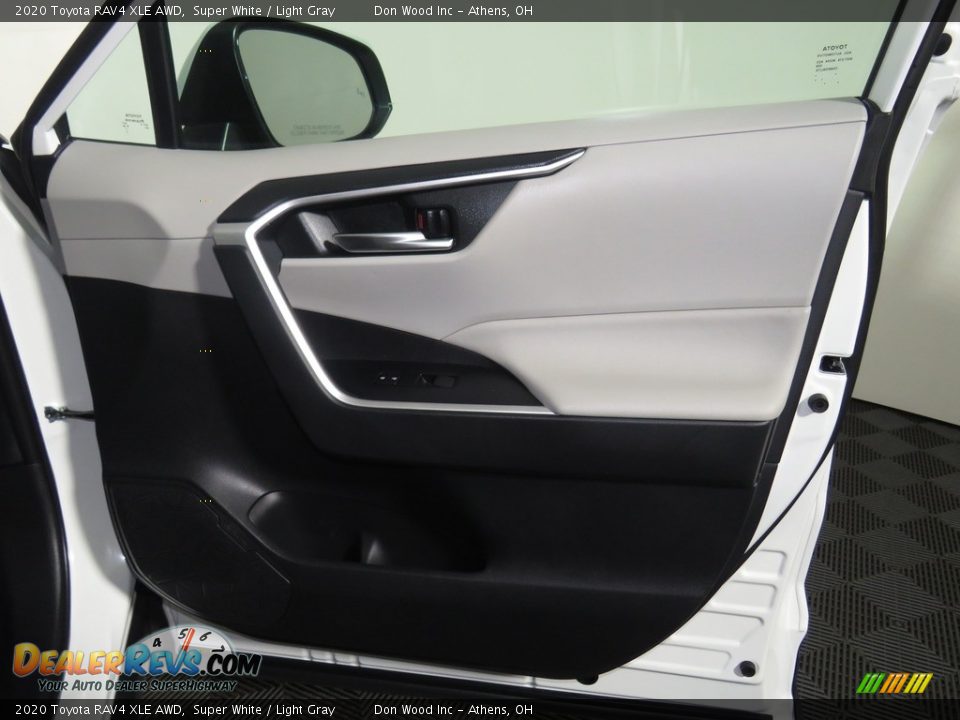 2020 Toyota RAV4 XLE AWD Super White / Light Gray Photo #25