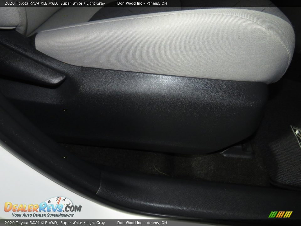 2020 Toyota RAV4 XLE AWD Super White / Light Gray Photo #26