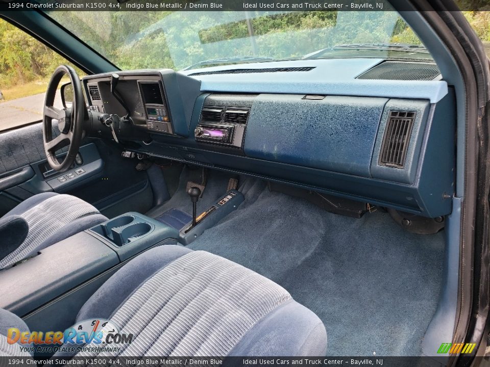 Dashboard of 1994 Chevrolet Suburban K1500 4x4 Photo #10