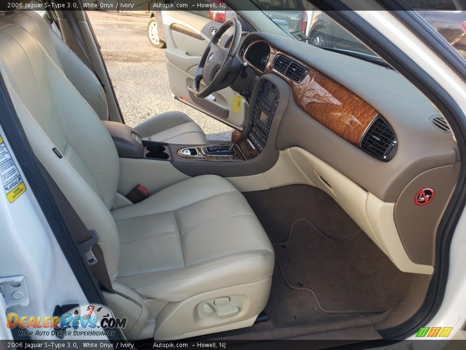 2006 Jaguar S-Type 3.0 White Onyx / Ivory Photo #12