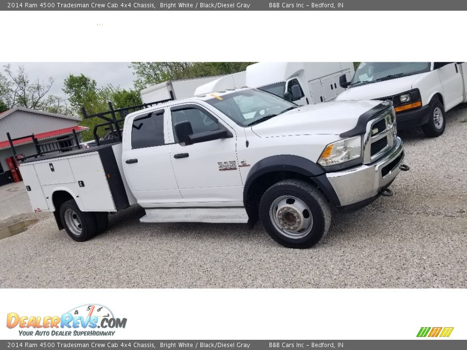 2014 Ram 4500 Tradesman Crew Cab 4x4 Chassis Bright White / Black/Diesel Gray Photo #2