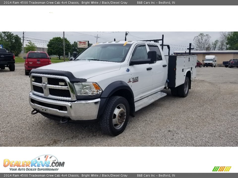 2014 Ram 4500 Tradesman Crew Cab 4x4 Chassis Bright White / Black/Diesel Gray Photo #3