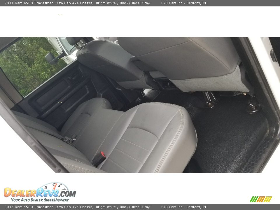 2014 Ram 4500 Tradesman Crew Cab 4x4 Chassis Bright White / Black/Diesel Gray Photo #24
