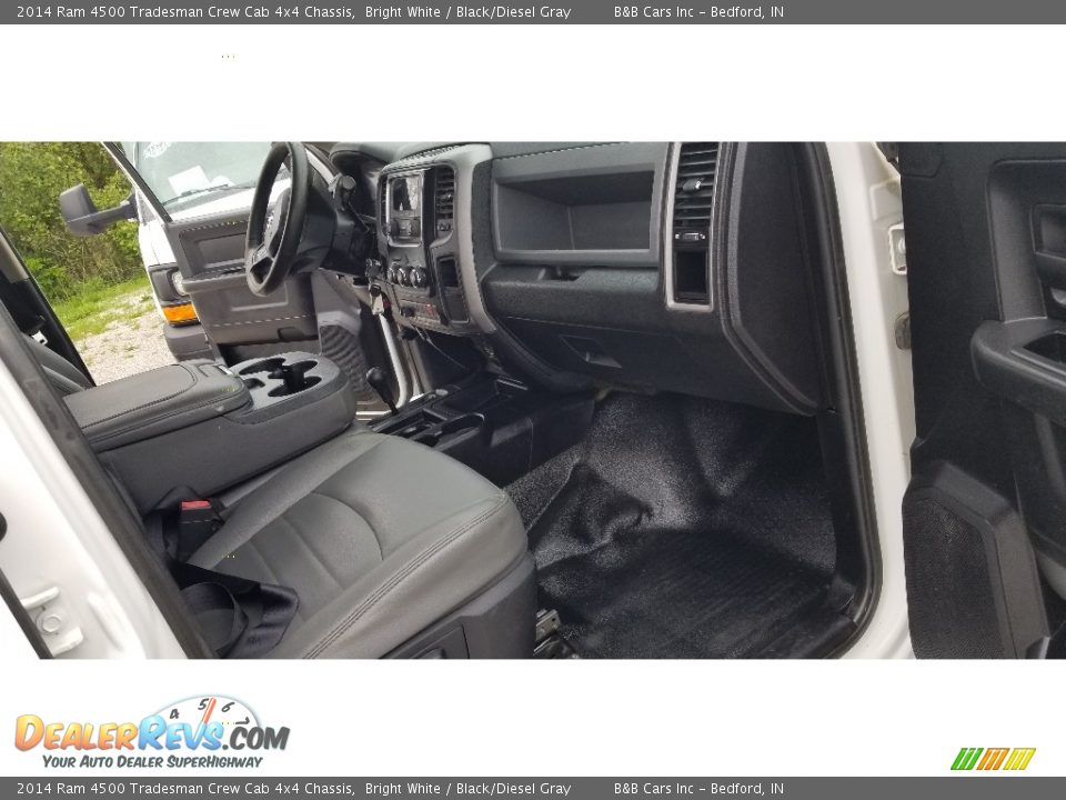2014 Ram 4500 Tradesman Crew Cab 4x4 Chassis Bright White / Black/Diesel Gray Photo #25