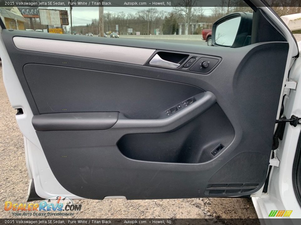 Door Panel of 2015 Volkswagen Jetta SE Sedan Photo #9