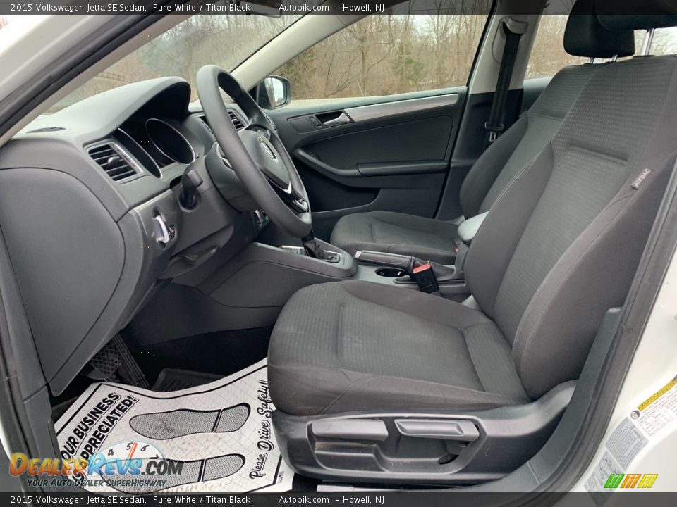Front Seat of 2015 Volkswagen Jetta SE Sedan Photo #10
