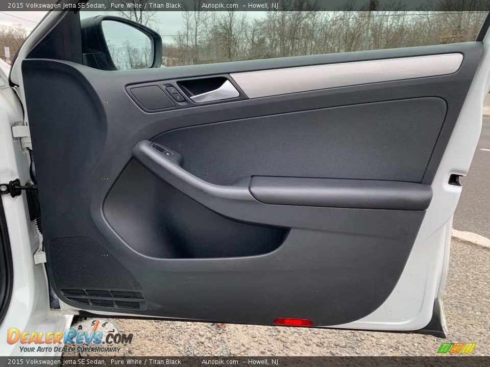 Door Panel of 2015 Volkswagen Jetta SE Sedan Photo #14