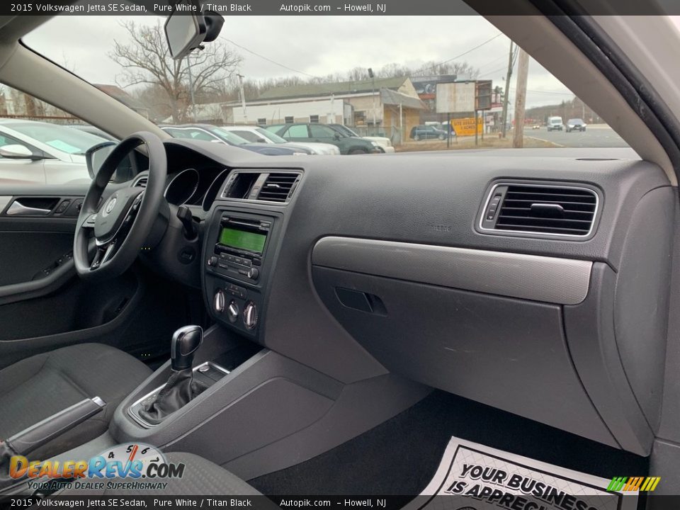 Dashboard of 2015 Volkswagen Jetta SE Sedan Photo #15