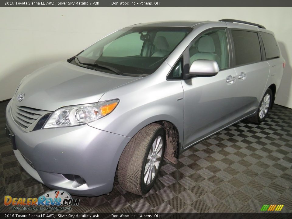 2016 Toyota Sienna LE AWD Silver Sky Metallic / Ash Photo #7