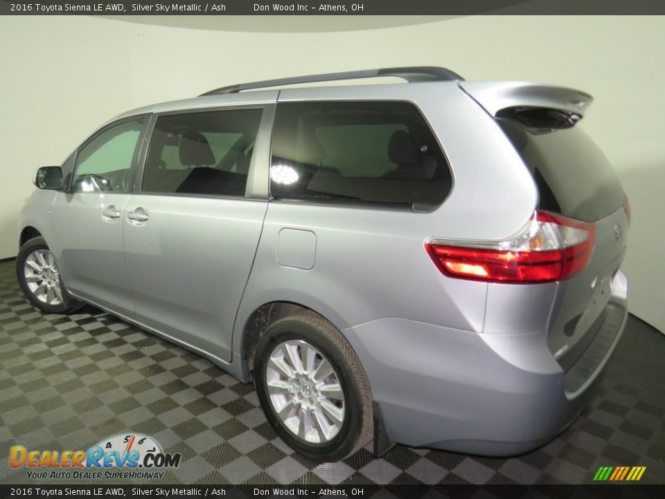 2016 Toyota Sienna LE AWD Silver Sky Metallic / Ash Photo #9