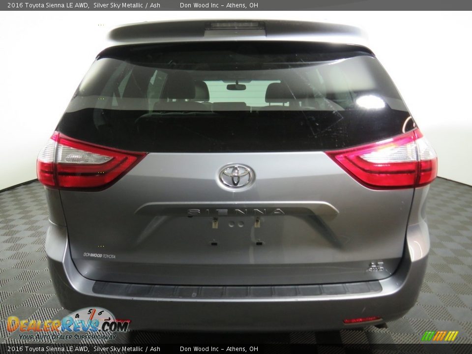 2016 Toyota Sienna LE AWD Silver Sky Metallic / Ash Photo #11