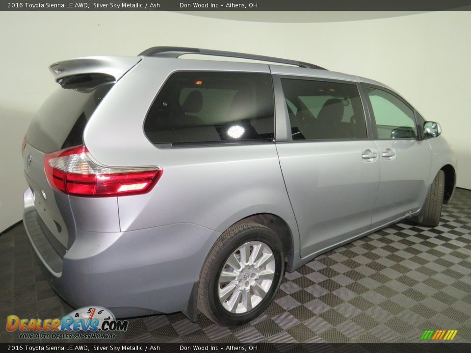 2016 Toyota Sienna LE AWD Silver Sky Metallic / Ash Photo #15