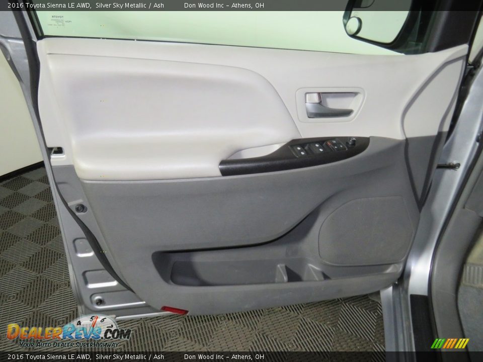 2016 Toyota Sienna LE AWD Silver Sky Metallic / Ash Photo #17