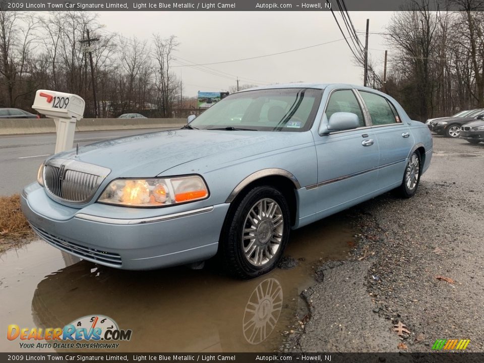 2009 Lincoln Town Car Signature Limited Light Ice Blue Metallic / Light Camel Photo #6
