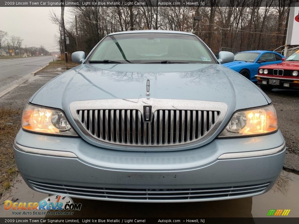 2009 Lincoln Town Car Signature Limited Light Ice Blue Metallic / Light Camel Photo #7