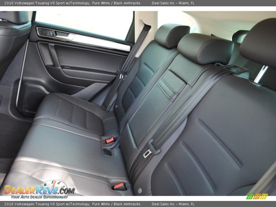 2016 Volkswagen Touareg V6 Sport w/Technology Pure White / Black Anthracite Photo #12