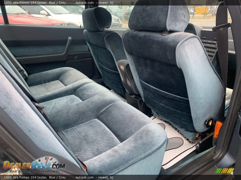 Rear Seat of 1991 Alfa Romeo 164 Sedan Photo #13