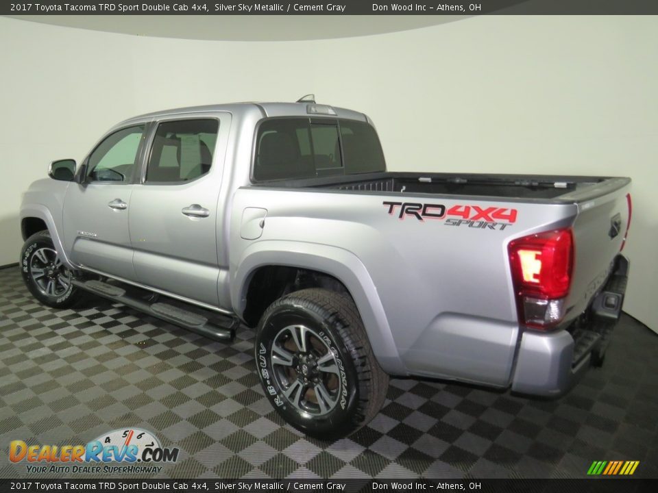 2017 Toyota Tacoma TRD Sport Double Cab 4x4 Silver Sky Metallic / Cement Gray Photo #9